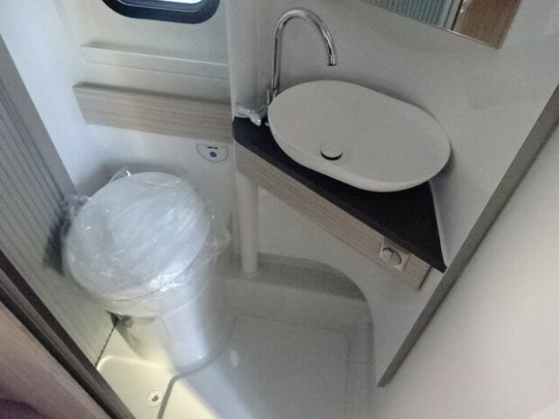 ADRIA TWIN PLUS 640 SLB complet