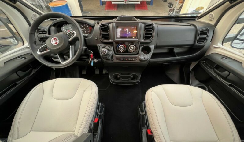 RAPIDO 696F complet