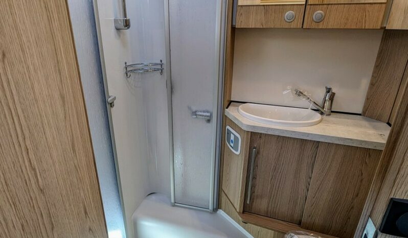 LMC Cruiser V 646 complet